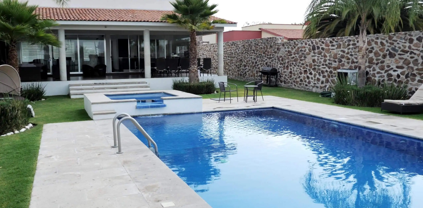 Crystal Clear Choices: Tips for Choosing the Right Pool Cleaning Service